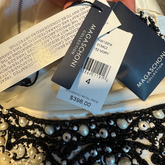 MAGASCHONI Collection Embellished Ivory Tank Blouse size 4 - Picture 7 of 7